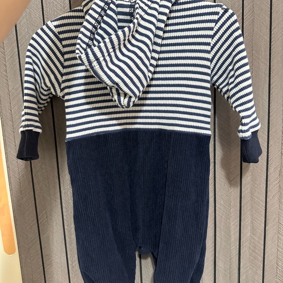 Striped Baby Romper with Bear Design - Picture 2 of 2